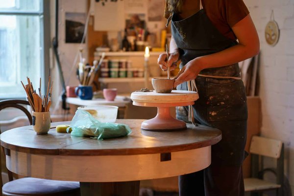 Pourquoi privilégier une table en céramique chez Maison Saulaie ?